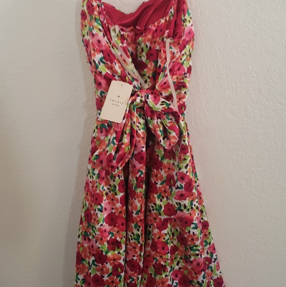Dress - Picture 4 of 4